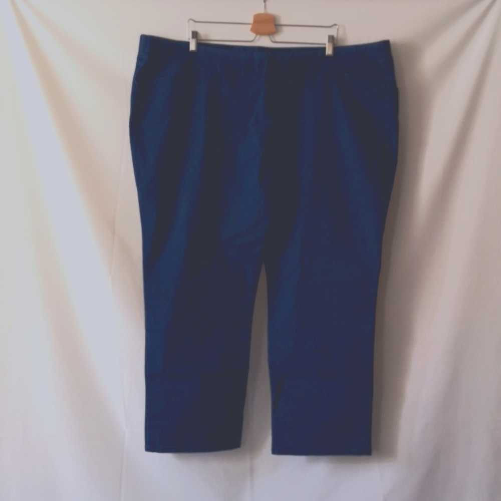 NWOT Women's chic Petite Size 24W Blue Jean Capri
